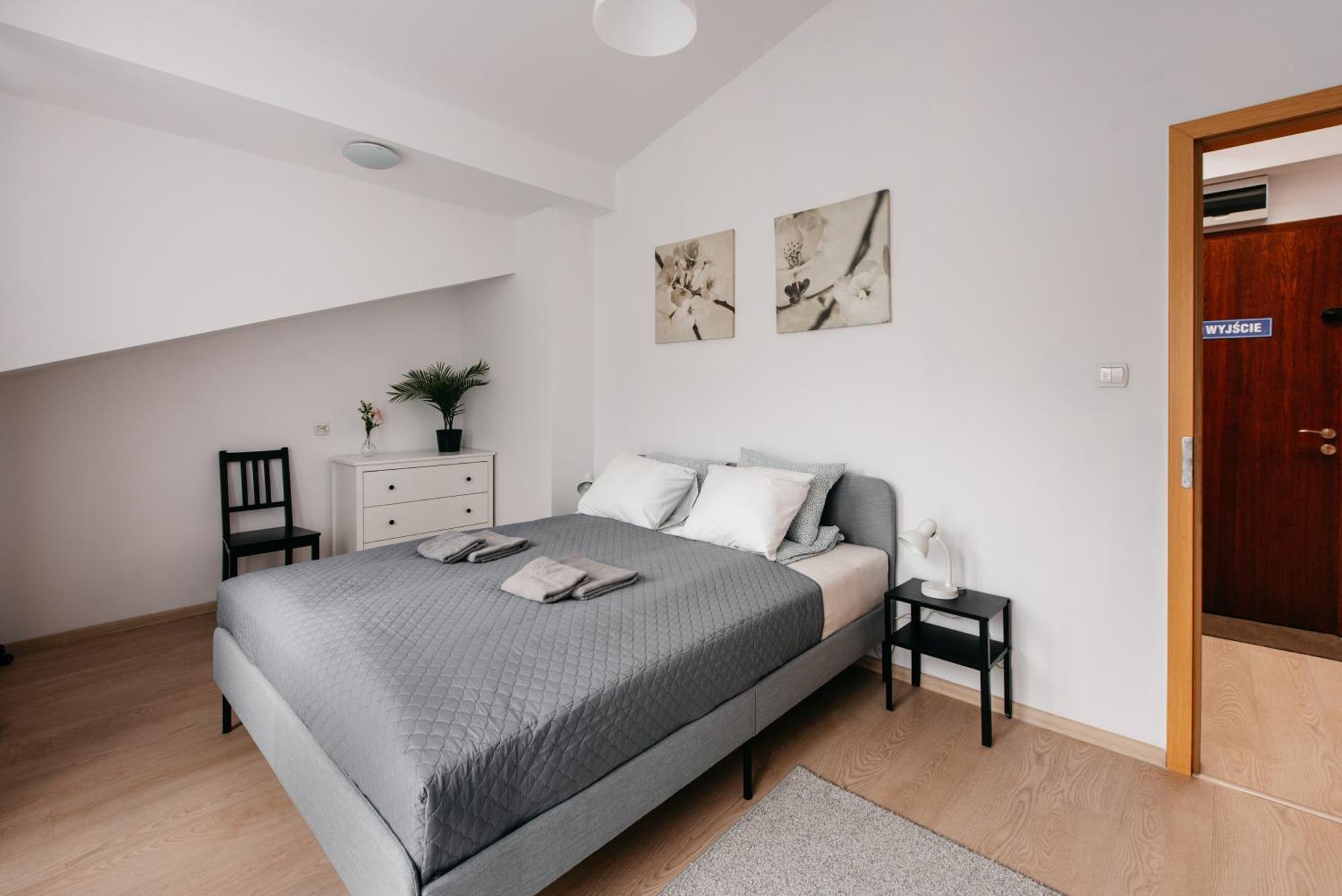 Fully-furnished With Air Conditioning For Families, Cracow Old Town Apartment *