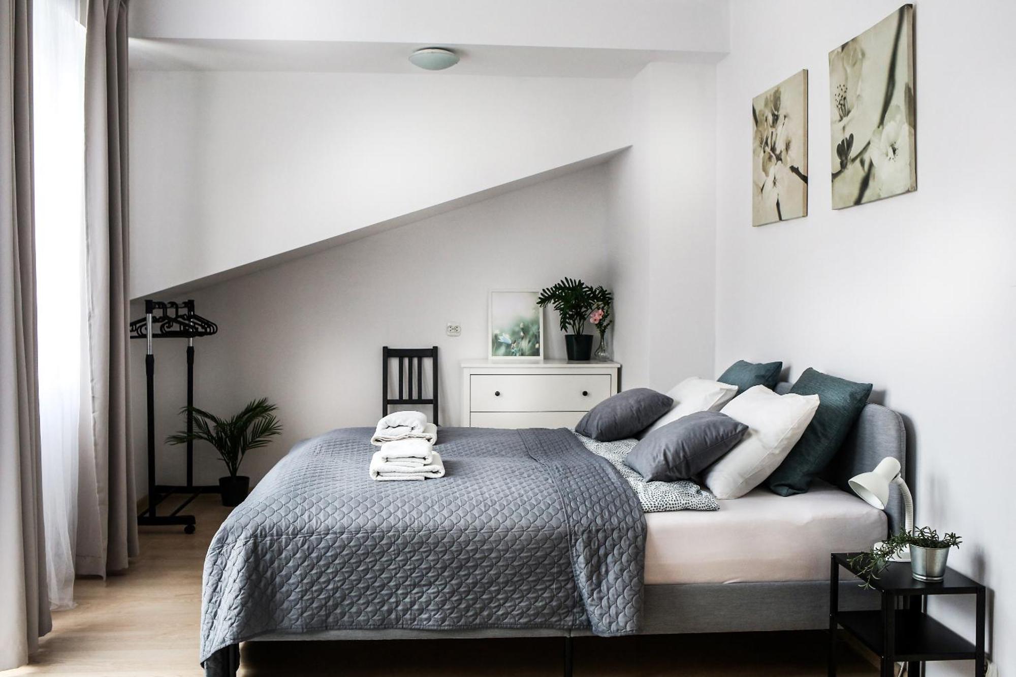 Fully-furnished With Air Conditioning For Families, Cracow Old Town Apartment
